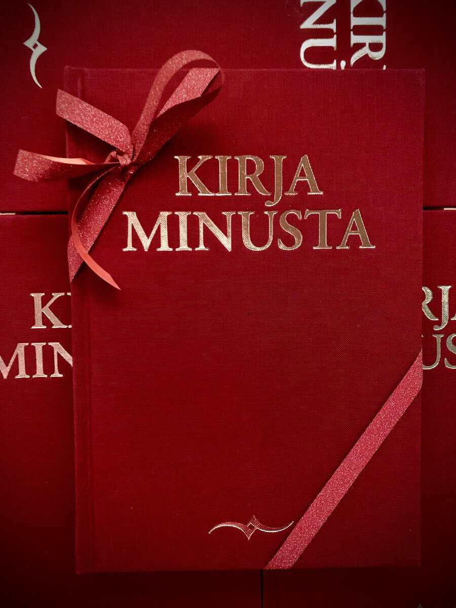 Stefan Ekberg : Kirja minusta - 300 kysymystä jotka auttavat sinua kirjoittamaan oman elämäsi tarinan