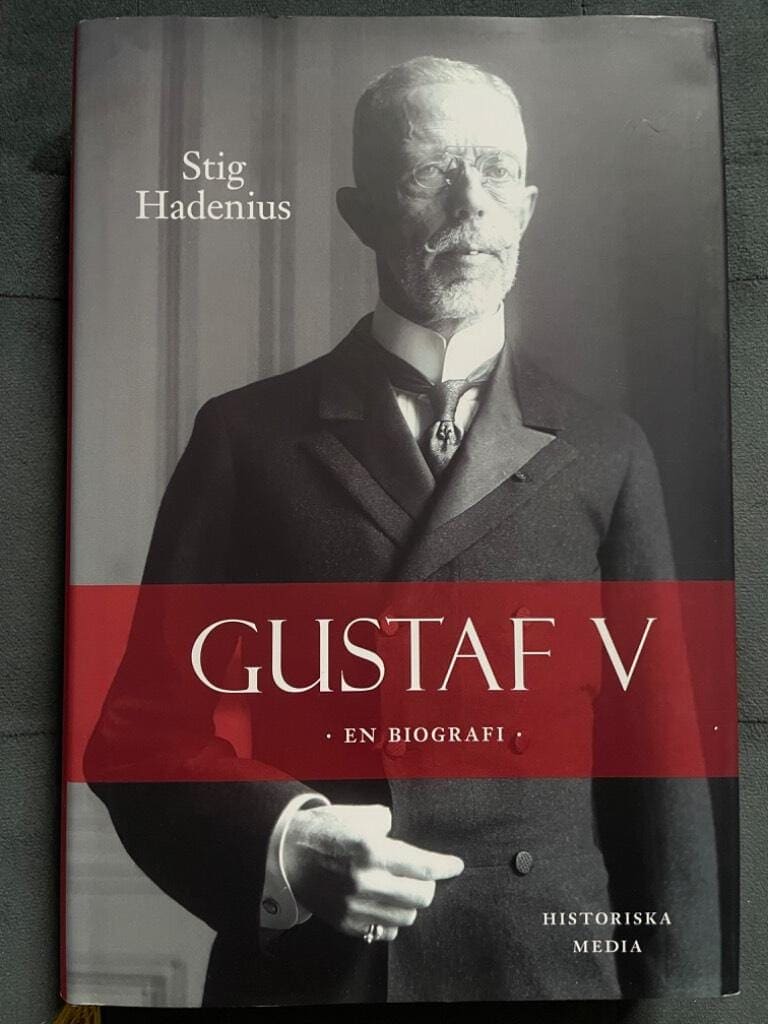 Stig Hadenius : Gustaf V