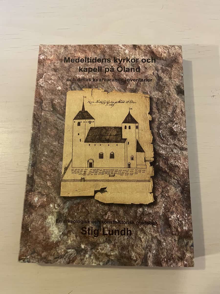 Stig Lundh : Medeltidens kyrkor och kapell på Öland och deras kvarvarande inventarier en arkeologisk och konsthistorisk guidebok