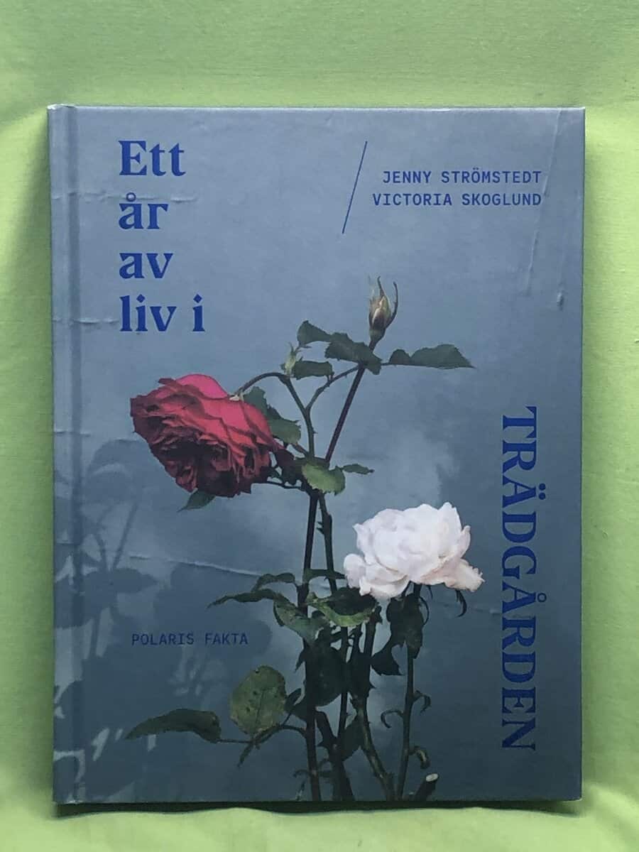 Strömstedt, Jenny, Skoglund, Victoria : Ett år av liv i trädgården