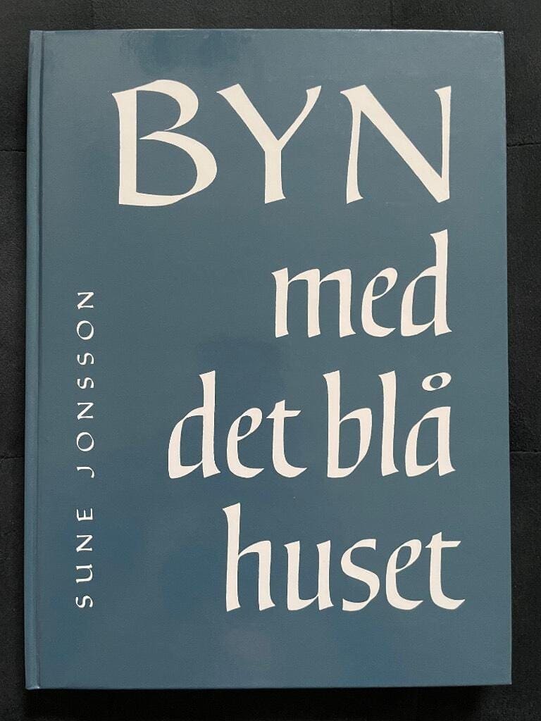 Sune Jonsson : Byn med det blå huset