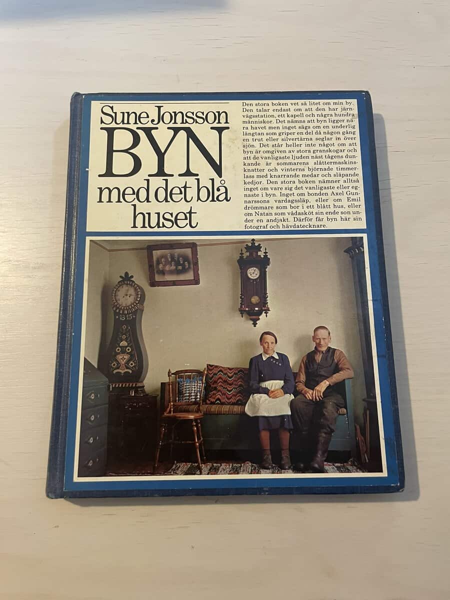Sune Jonsson : Byn med det blå huset