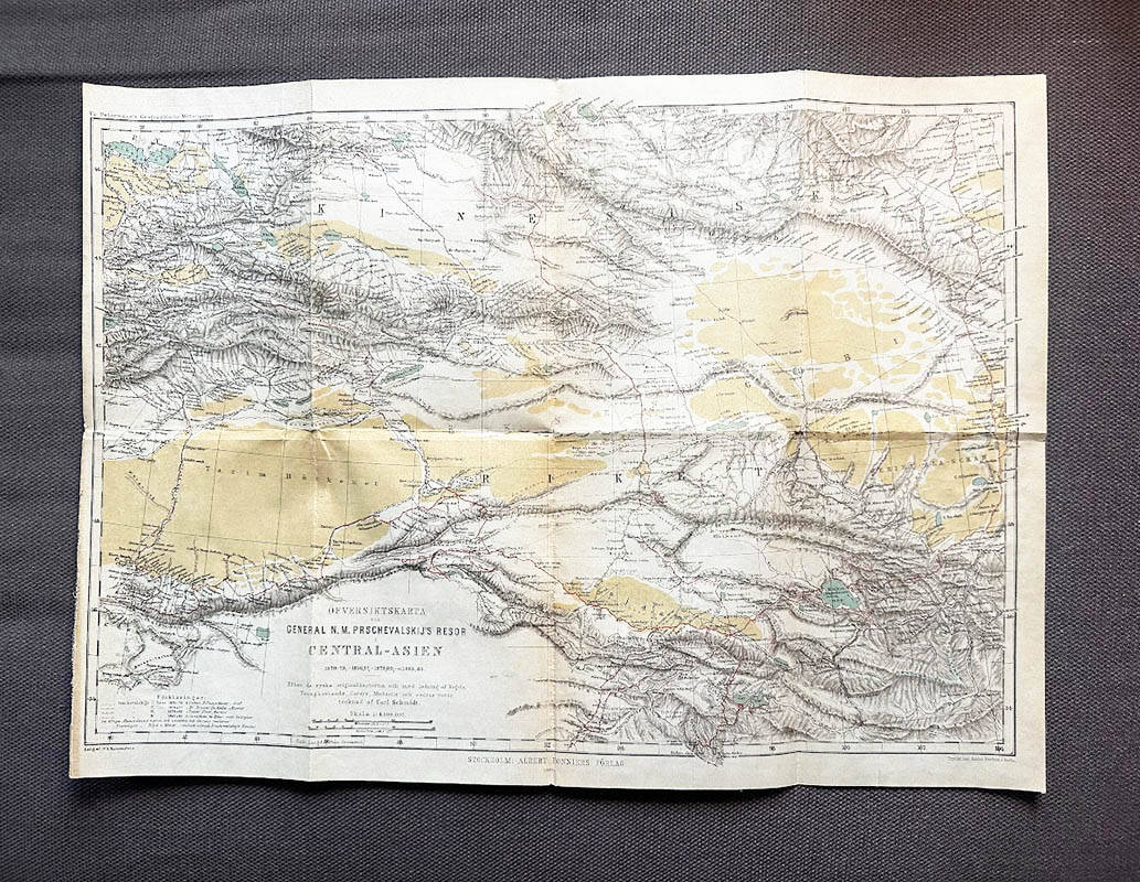 Sven Hedin : General Prschevalskij's forskningsresor i Centralasien. I sammandrag efter de ryska, tyska och franska originalupplagorna af Sven Hedin. Med 2 kartor och 79 illustrationer. Förord af A. E. Nordenskiöld