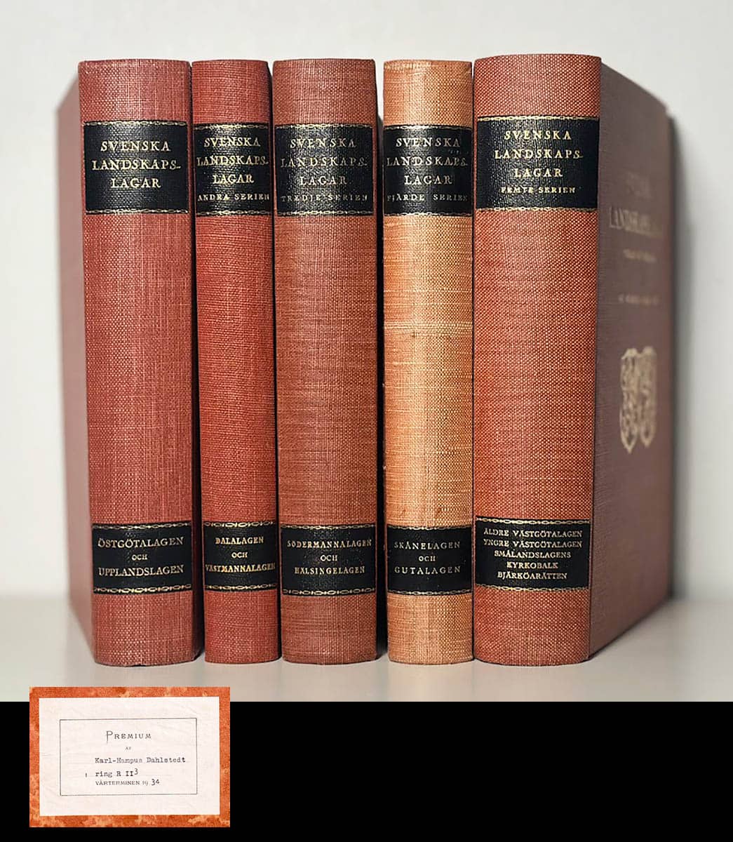 Svenska landskapslagar (komplett serie 1-5). 1. Östgötalagen och Upplandslagen. 2. Dalalagen och Västmannalagen. 3. Södermannalagen och Hälsingelagen. 4. Skånelagen och Gutalagen. 5. Äldre Västgötalagen, Yngre Västgötalagen, Smålandslagens kyrkobalk och Bjärköarätten
