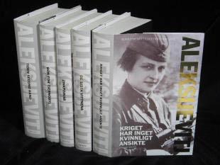 Svetlana Aleksijevitj : Bön för Tjernobyl. Krönika över framtiden + De sista vittnena. Solo för barnröst + Kriget har inget kvinnligt ansikte + Tiden second hand. Slutet för den röda människan + Zinkpojkar (5 delar - komplett svit)
