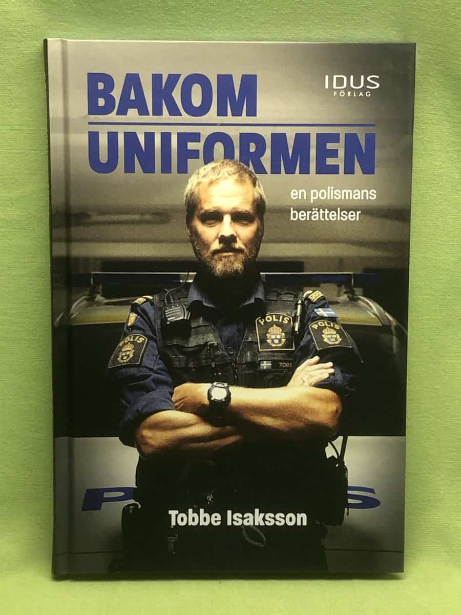 Tobbe Isaksson : Bakom uniformen