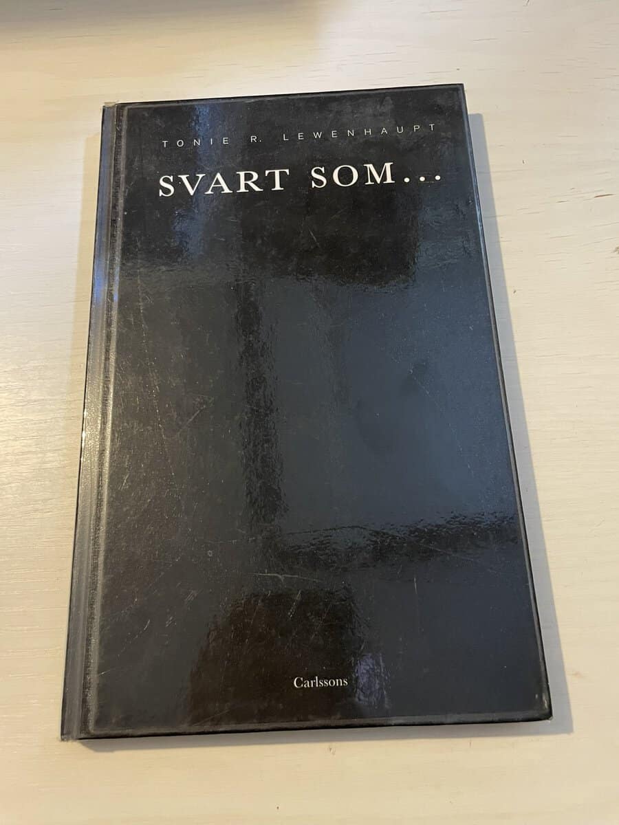 Tonie Lewenhaupt : Svart som - idéer och tankar kring svarta kläder