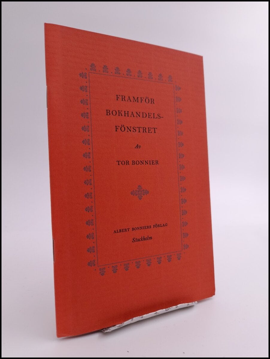 Tor Bonnier : Framför bokhandelsfönstret