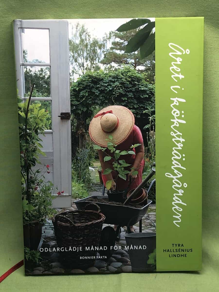 Tyra Hallsénius Lindhe : Året i köksträdgården