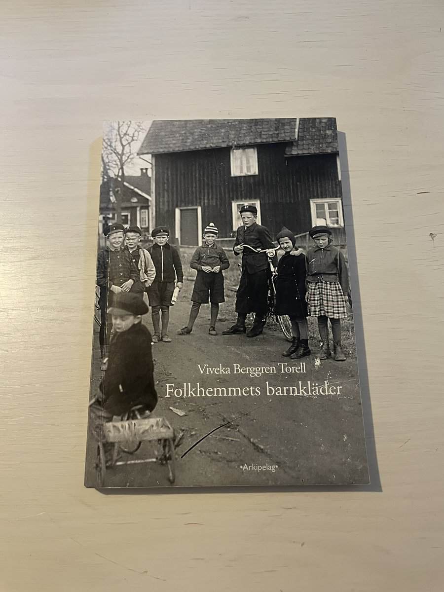 Viveka Berggren Torell : Folkhemmets barnkläder