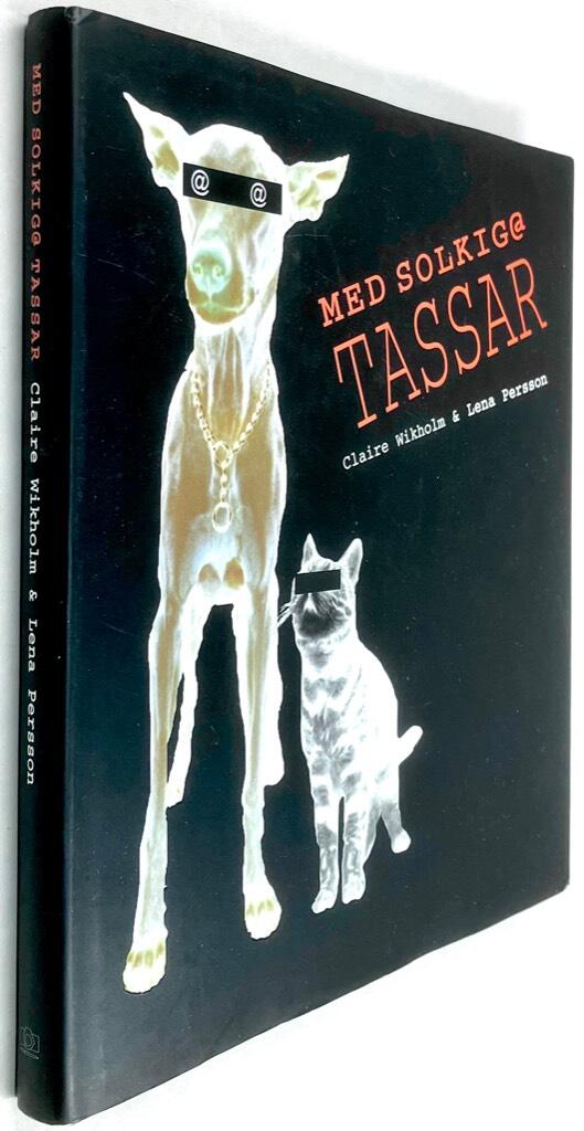 Wikholm, Claire ; Lena Persson : Med solkiga tassar