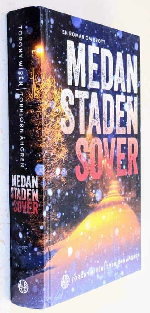 Wirén, Torgny ; Torbjörn Åhgren : Medan staden sover