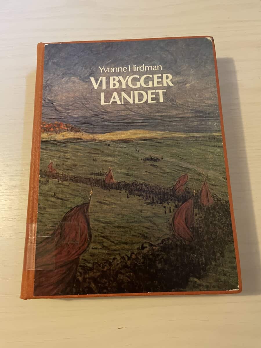 Yvonne Hirdman : Vi bygger landet den svenska arbetarrörelsens historia från Per Götrek till Olof Palme