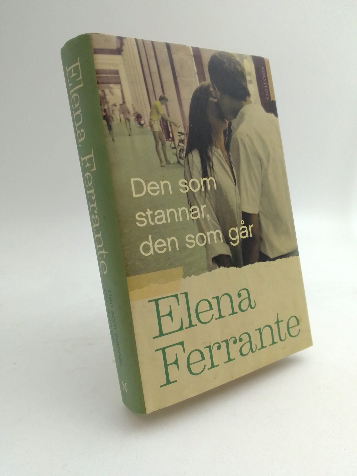 Elena Ferrante : Den som stannar, den som går