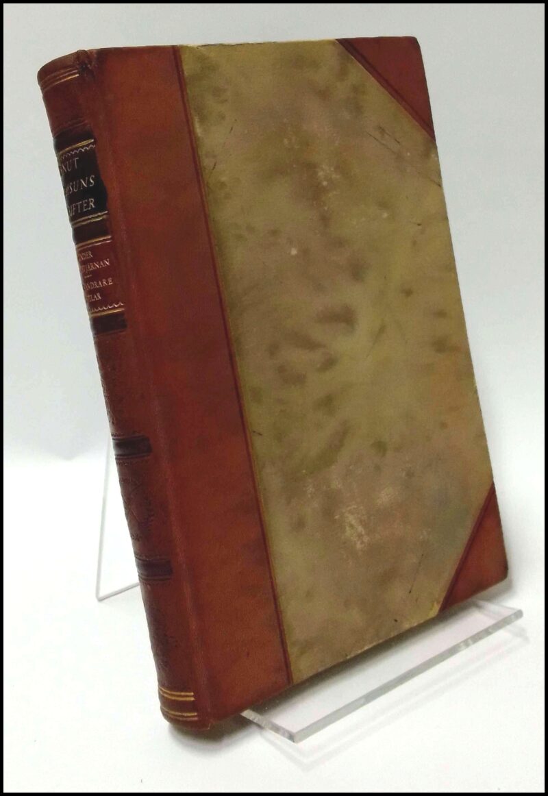 Knut Hamsun : Under höststjärnan ; En vandrare spelar med sordin