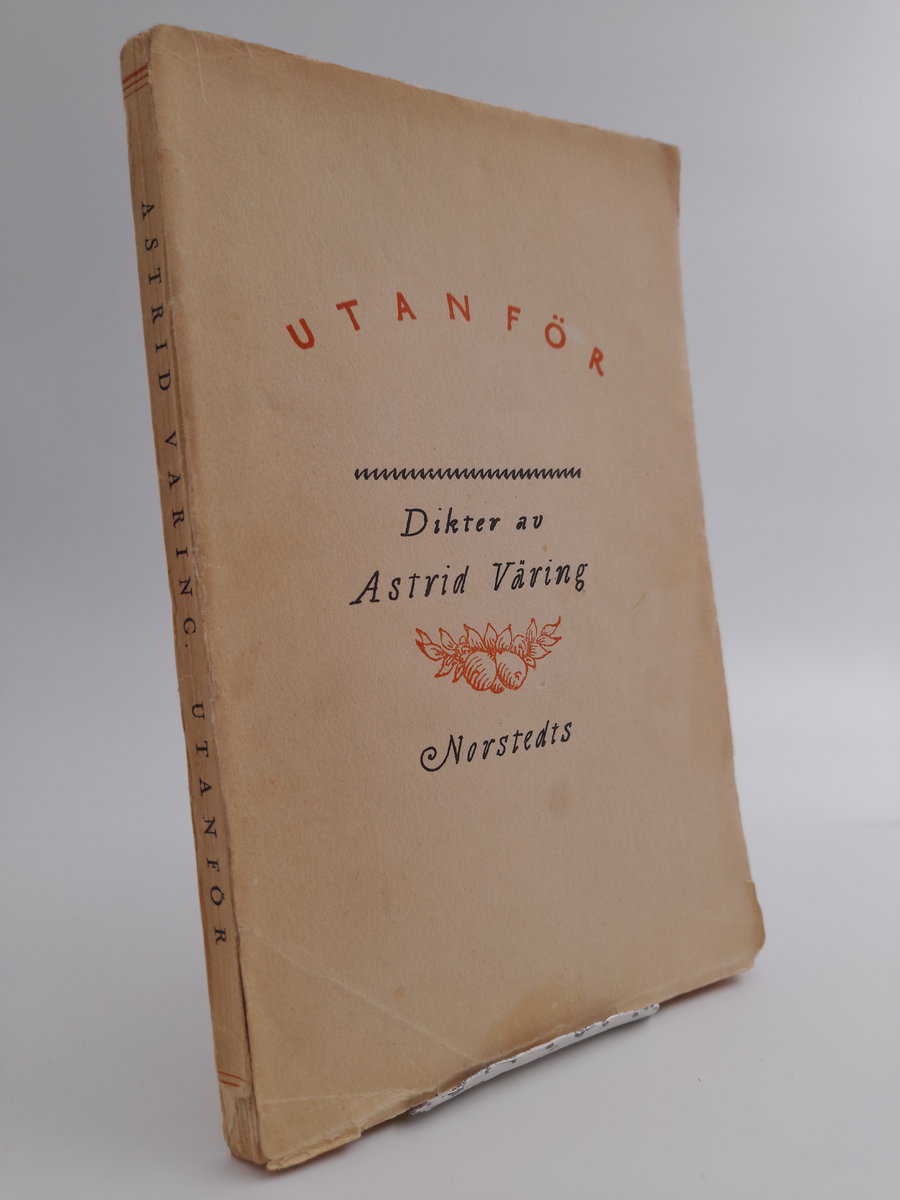 Astrid Väring : Utanför