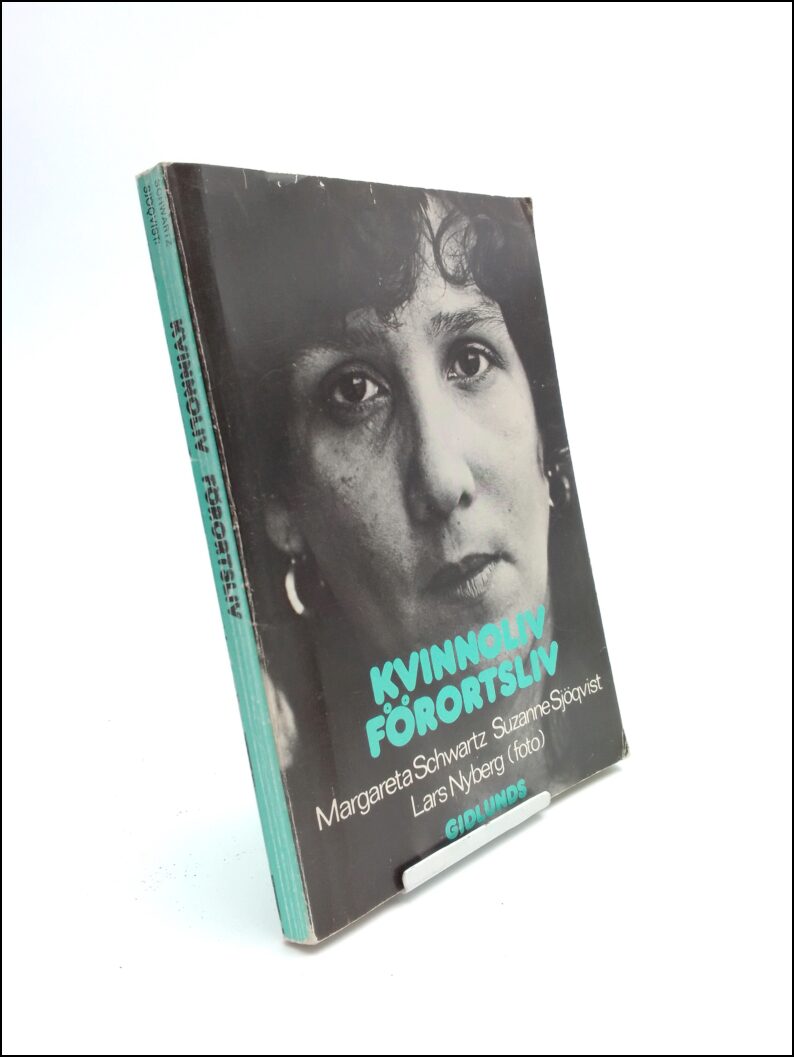 Schwartz, Margareta ; Sjöqvist, Suzanne ; Nyberg, Lars (foto) : Kvinnoliv förortsliv