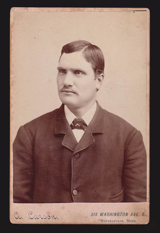 A. Larson, 313 Washington ave. S. Minneapolis, Minn. (USA, ateljé)