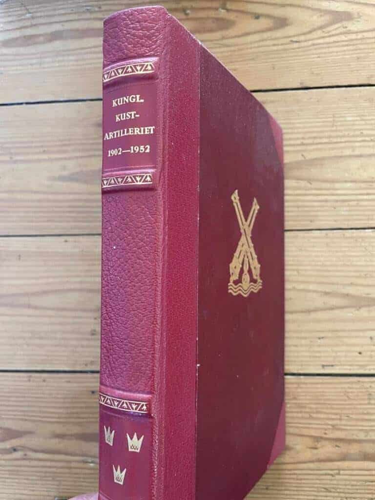 Allan Cyrus : Kungl. kustartilleriet 1902-1952. Vapenslagets historia utgiven av Kustartilleriinspektion med anledning av Kungl Kustartilleriets femtioåriga tillvaro som självständigt vapenslag