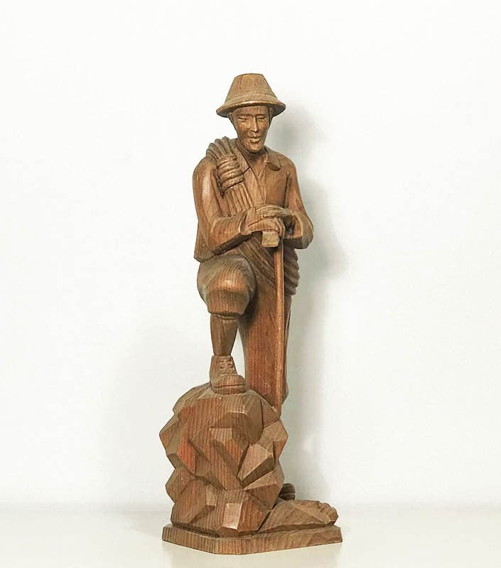 [Alpvandrare ; Alpenwanderer]. Albl, Josef : Handsnidad träskulptur / Handgeschnitzt Holzskulptur