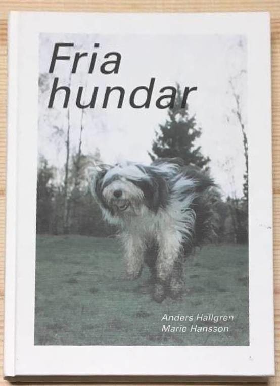 Anders Hallgren ; Marie Hansson : Fria hundar