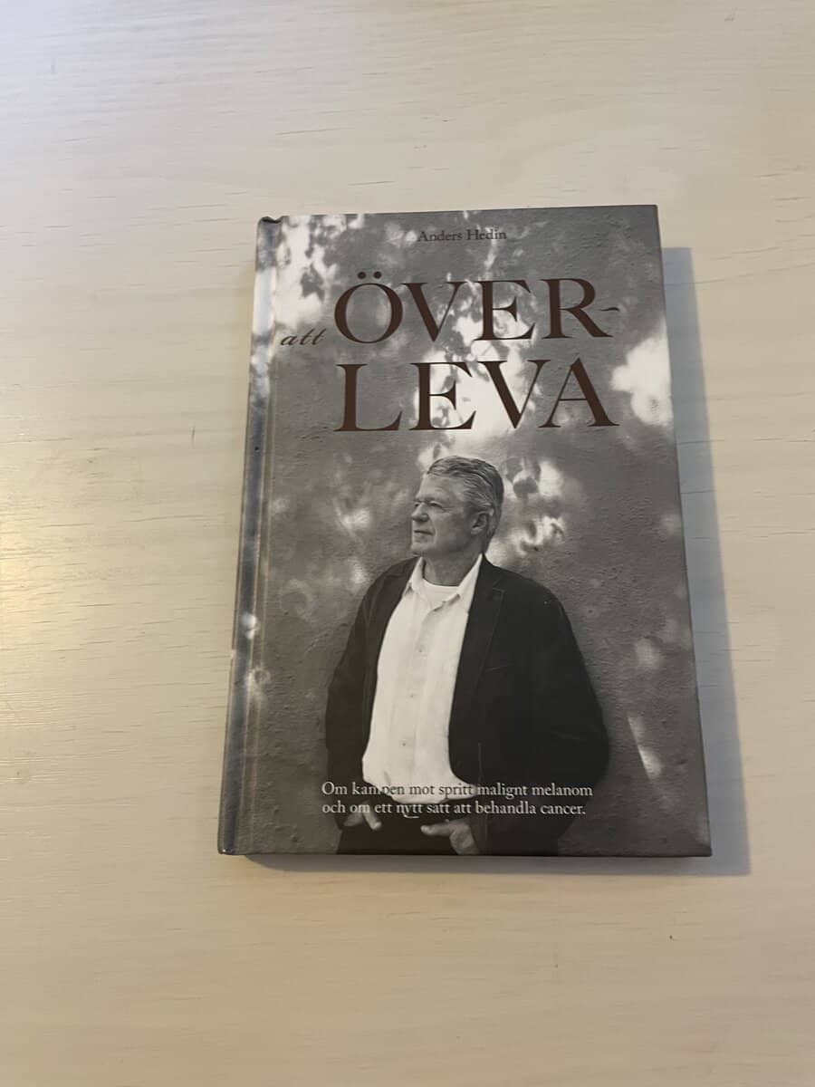 Anders Hedin : Att överleva [om kampen mot spritt malignt melanom och om ett nytt sätt att behandla cancer]