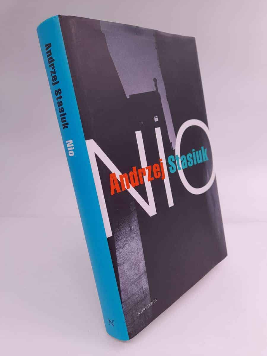Andrzej Stasiuk : Nio