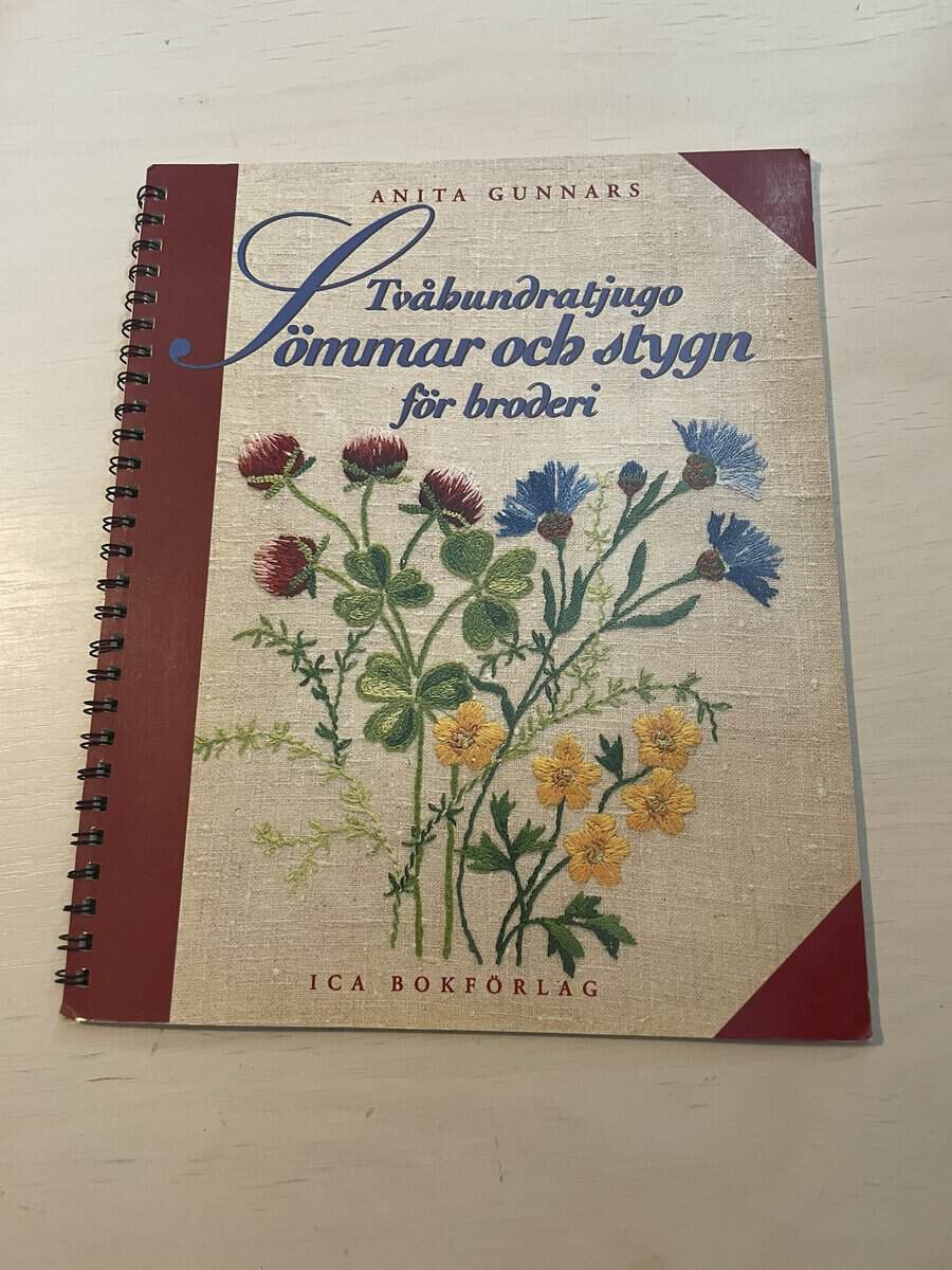 Anita Gunnars : Tvåhundratjugo sömmar och stygn för broderi