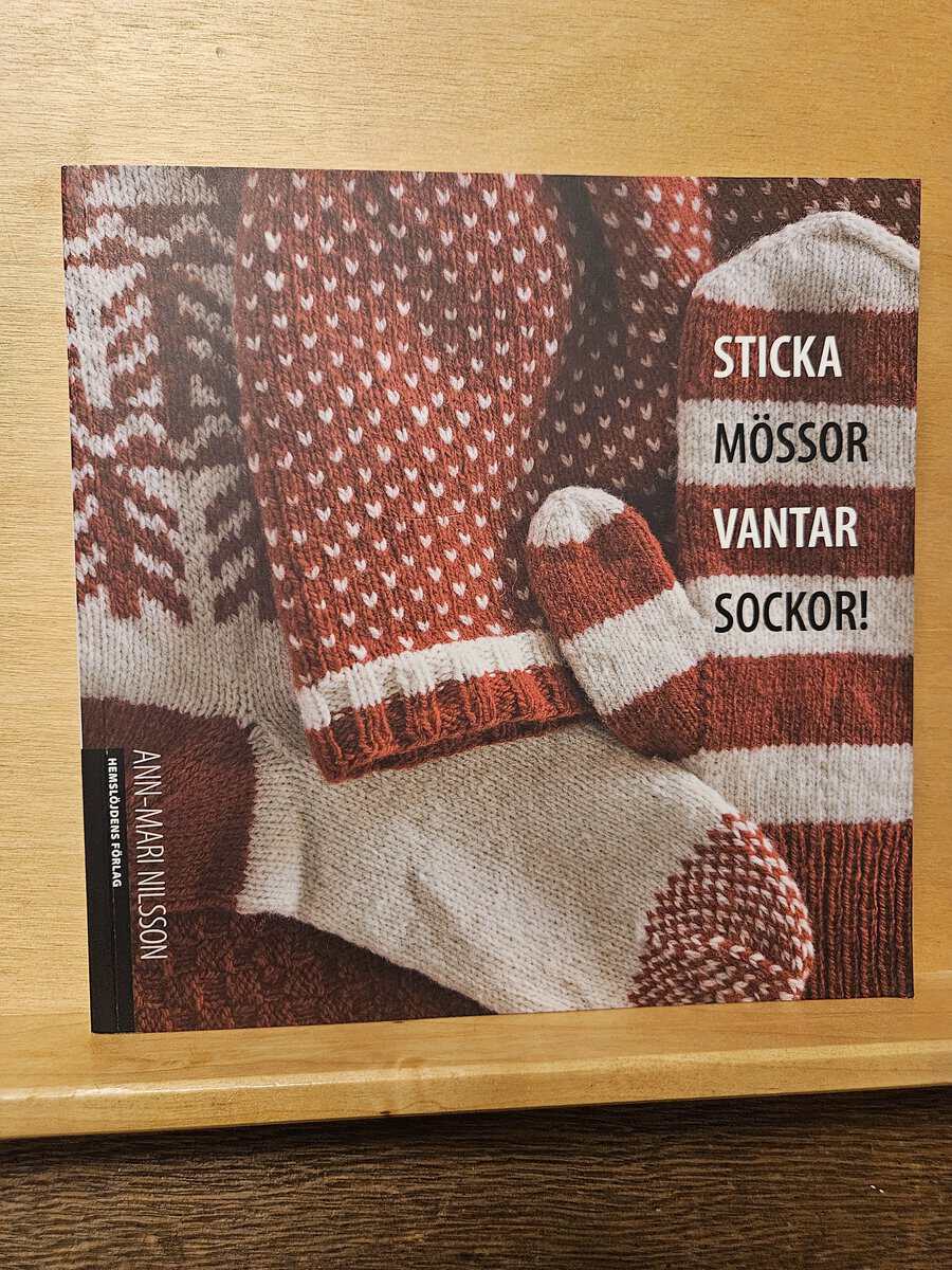 Ann-Mari Nilsson : Sticka mössor, vantar, sockor!