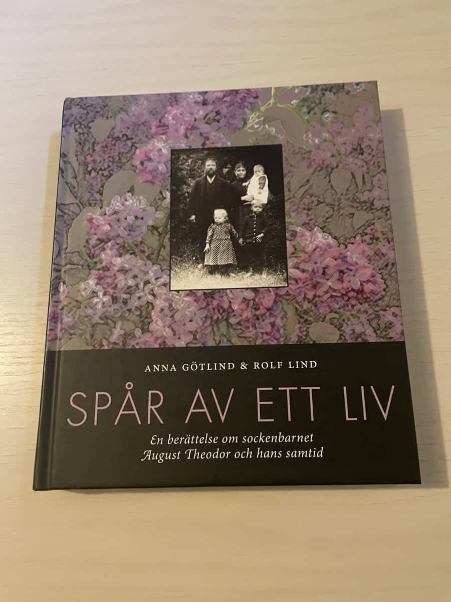 Götlind, Anna, Lind, Rolf : Spår av ett liv en berättelse om sockenbarnet August Theodor och hans samtid