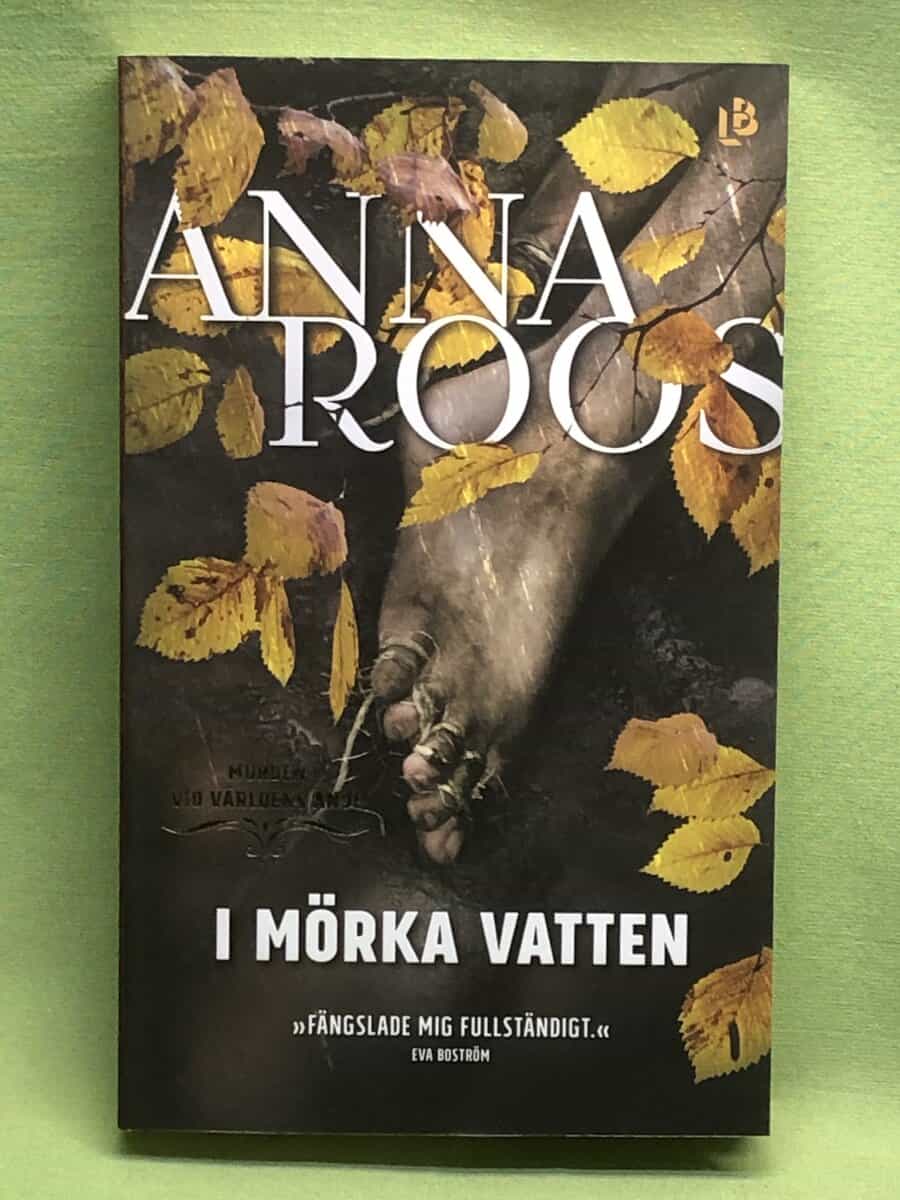 Anna Roos : I mörka vatten