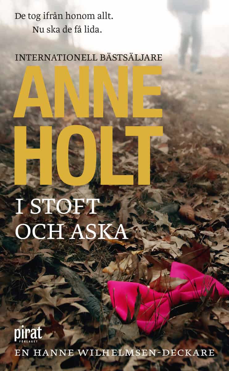 Anne Holt : I stoft och aska