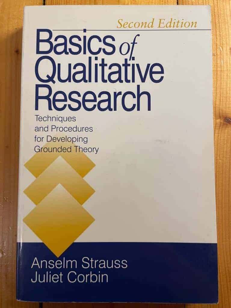 Anselm Strauss ; Juliet Corbin : Basics of qualitative research