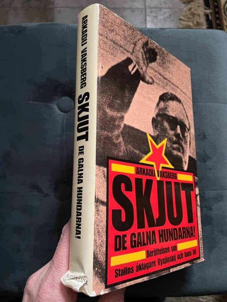 Arkadij Iosifovic Vaksberg : Skjut de galna hundarna!