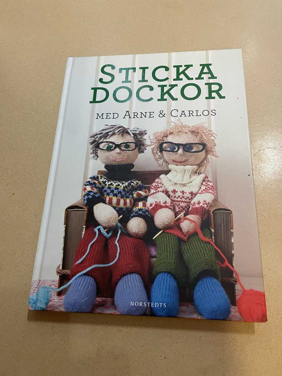 Arne ; Carlos (designgrupp) : Sticka dockor med Arne & Carlos