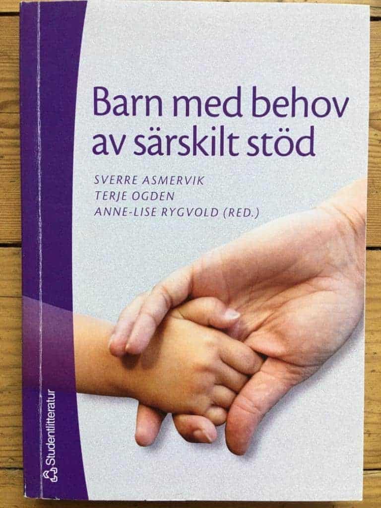 Asbjørn Birkemo ; Ragnar Solheim ; Siri Wormnæs ; Else Momrak Haugann ; Einar Sletmo : Barn med behov av särskilt stöd