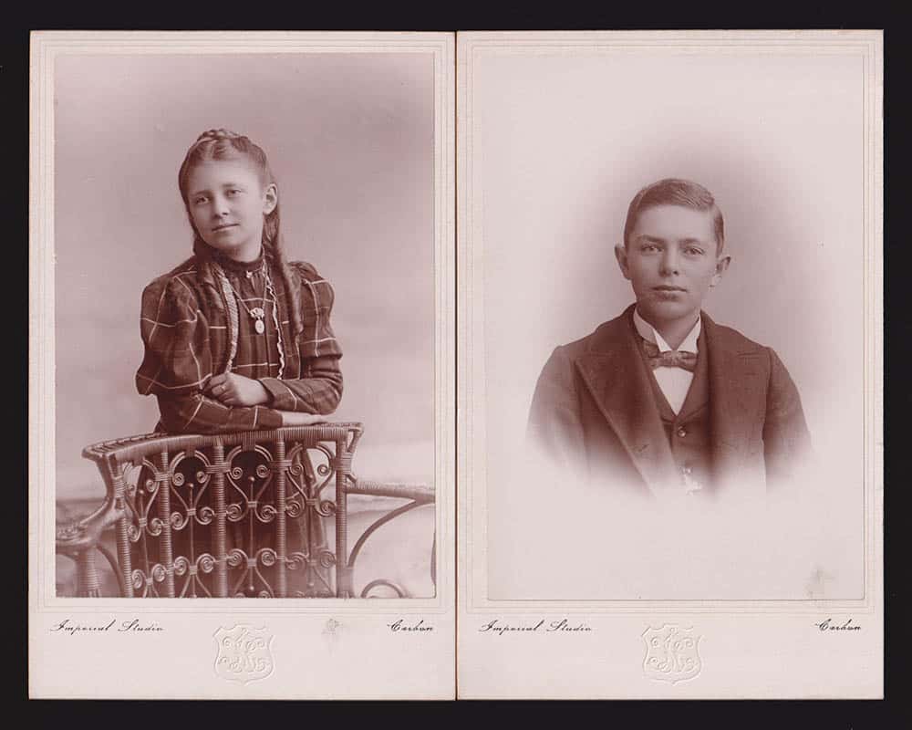 [Ateljéfotografi ; Kabinettfotografi ; 2 st] : Howland & Lonergan’s Imperial Studio, 724, 726 & 728 Market Street, S. F. (San Francisco USA, ateljé)