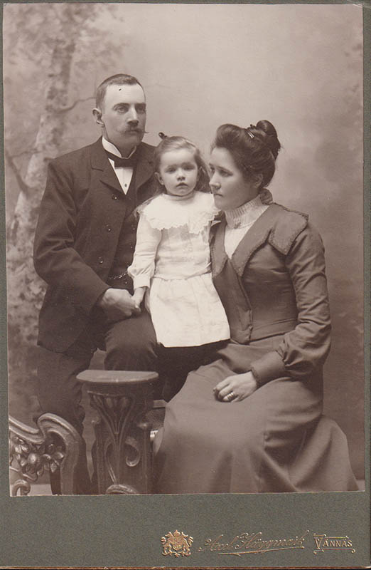 [Ateljéfotografi ; Kabinettfotografi ; 4 st] : Axel Häggmark (1872-1952) Vännäs (fotograf)