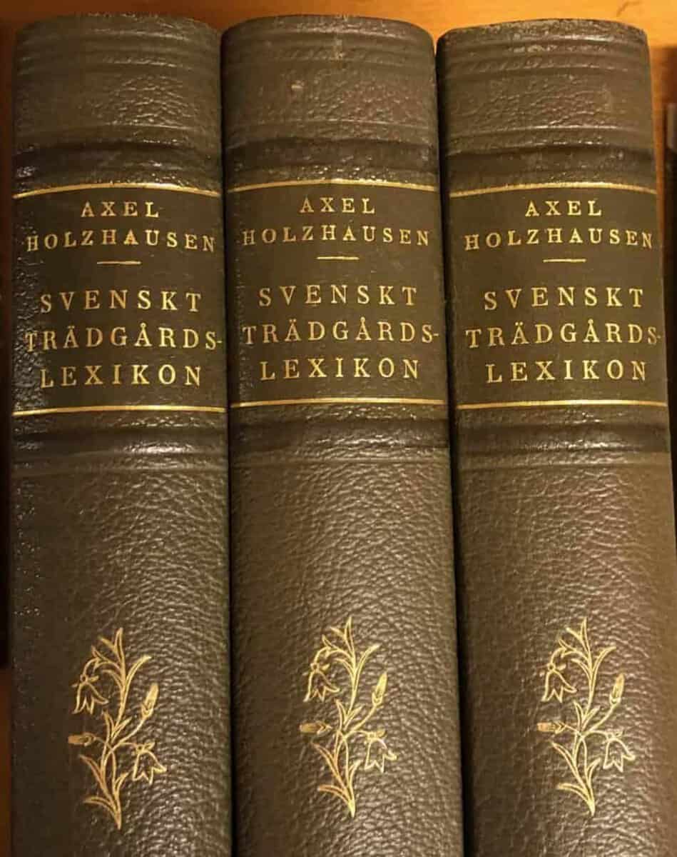 Axel Holzhausen : Svenskt trädgårdslexikon I-III