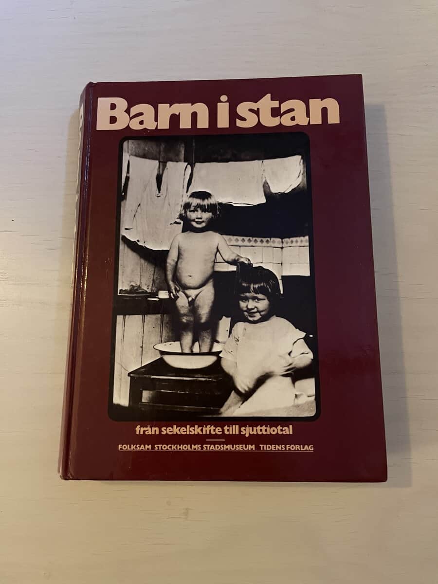 Barn i stan från sekelskifte till sjuttiotal