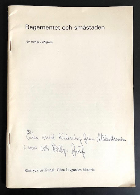 Bengt. Fahlgren : Regementet och småstaden.