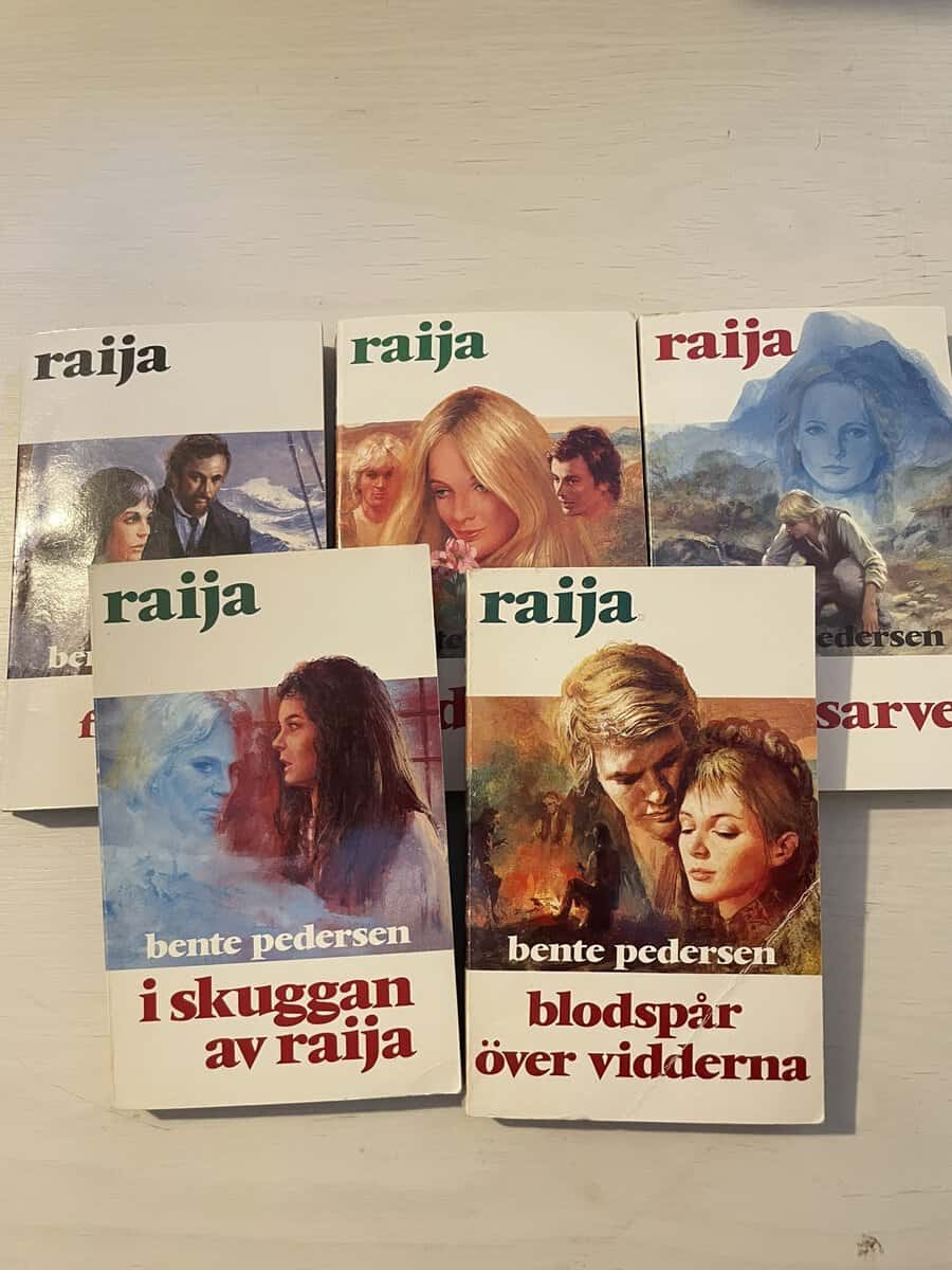 Bente Pedersen : Raija 11-15 - Under främmande himmel - Vildrosor - Fadersarvet - I skuggan av Raija - Blodspår över vidderna