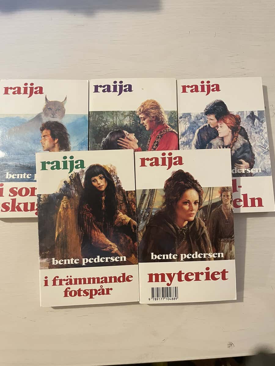 Bente Pedersen : Raija 21-25 - I sorgens skuggar - Mannen med masken - Guldfågeln - I främmande fotspår - Myteriet