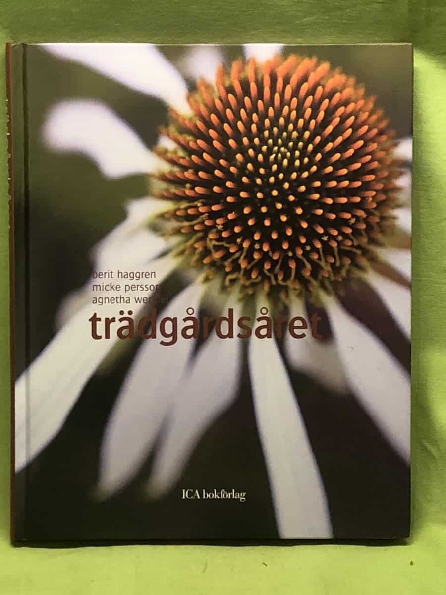 Berit Haggren : Trädgårdsåret