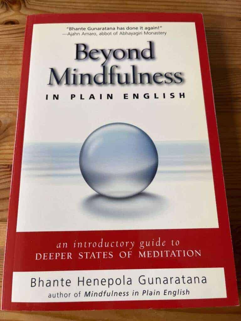 Bhikkhu Henepola Gunaratana : Beyond mindfulness in plain english - an introductory guide to deeper state