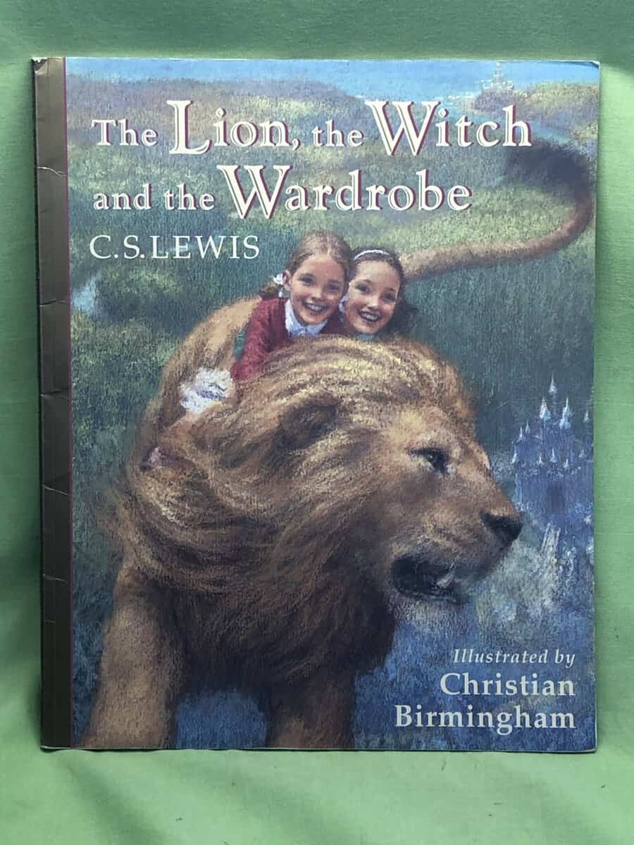 C. S. Lewis : The lion, the witch and the wardrobe
