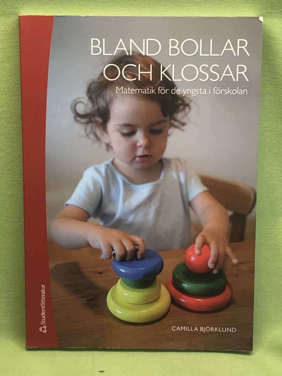 Camilla Björklund : Bland bollar och klossar