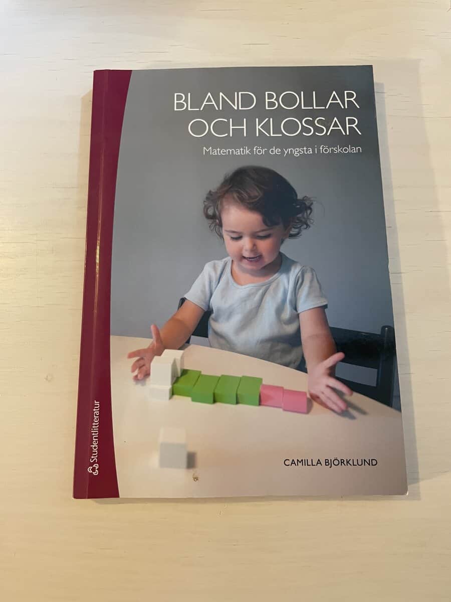 Camilla Björklund : Bland bollar och klossar