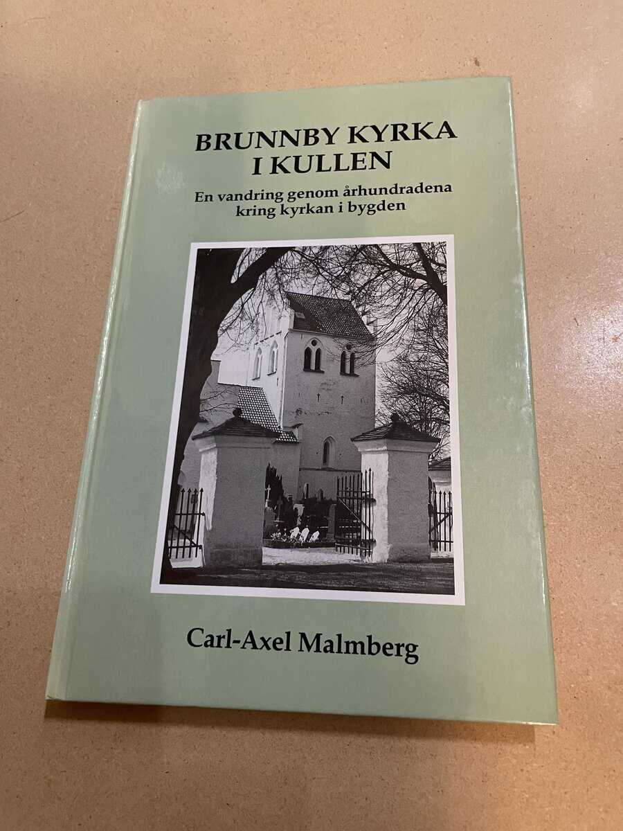 Carl-Axel Malmberg : Brunnby kyrka i kullen - En vandring genom århundradena kring kyrkan i bygden