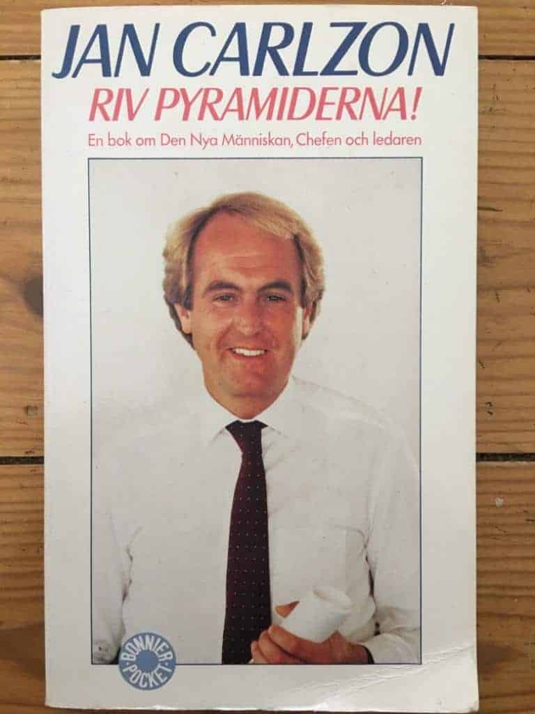 Carlzon, Jan ; Lagerström, Tomas : Riv pyramiderna!
